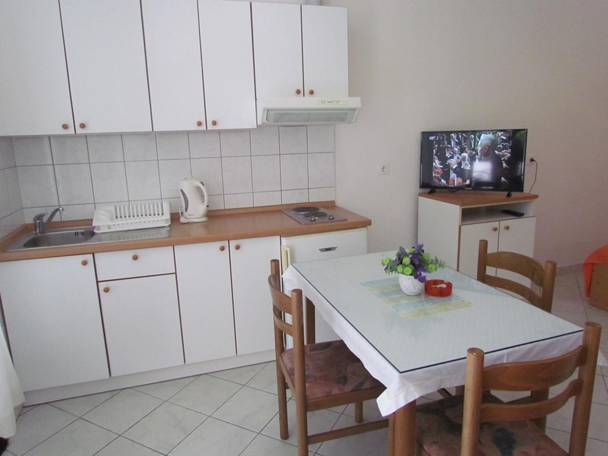 Apartma Pino *